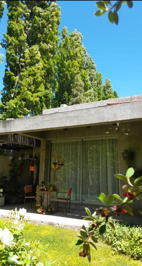 Casa Los Cerezos En Chacras De Coria Esterno foto