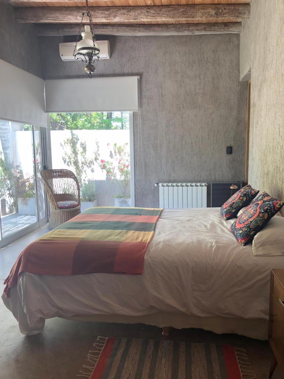 Casa Los Cerezos En Chacras De Coria Esterno foto