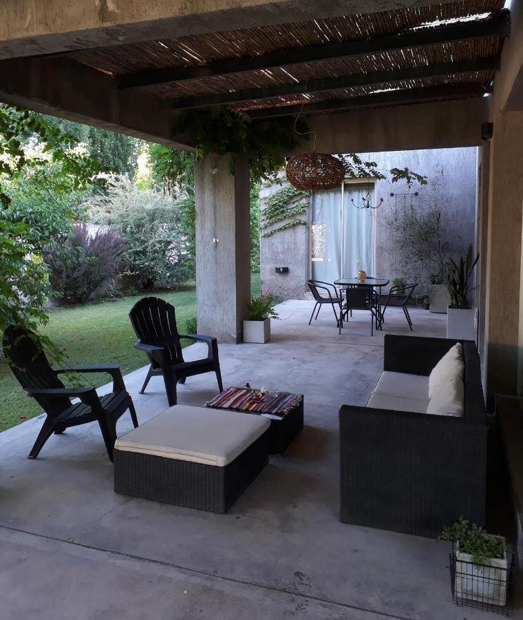 Casa Los Cerezos En Chacras De Coria Esterno foto